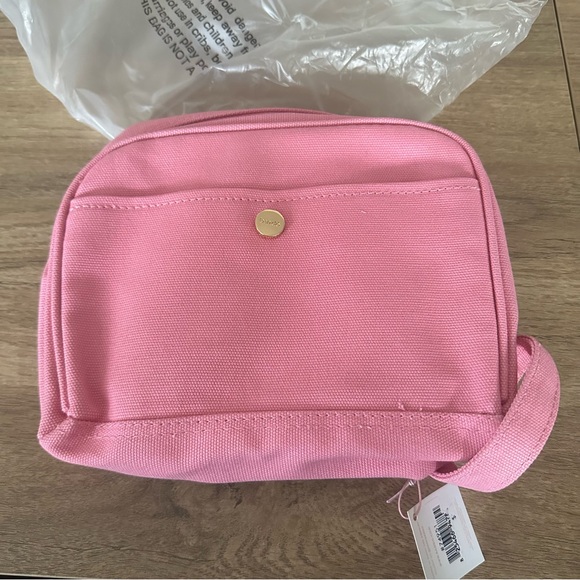 ban.do The Getaway Toiletries Bag - Available For Weekends - Picture 7 of 9